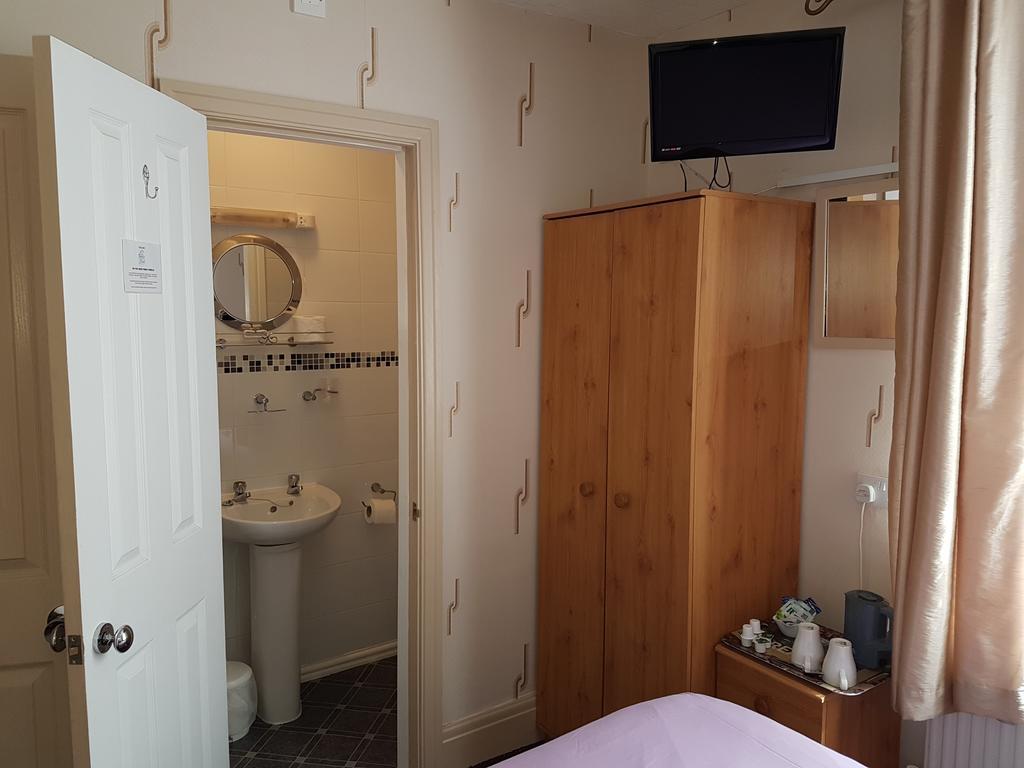 Bed and Breakfast Kings Court Families & Couples Blackpool Esterno foto