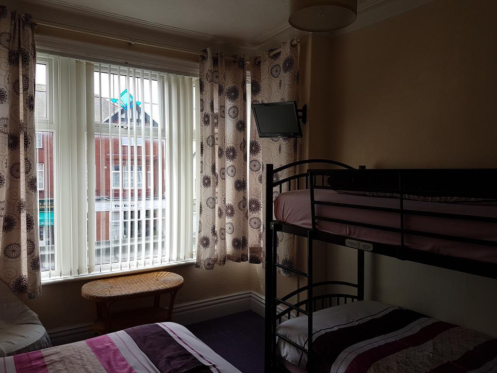 Bed and Breakfast Kings Court Families & Couples Blackpool Esterno foto