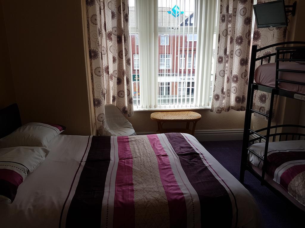 Bed and Breakfast Kings Court Families & Couples Blackpool Esterno foto