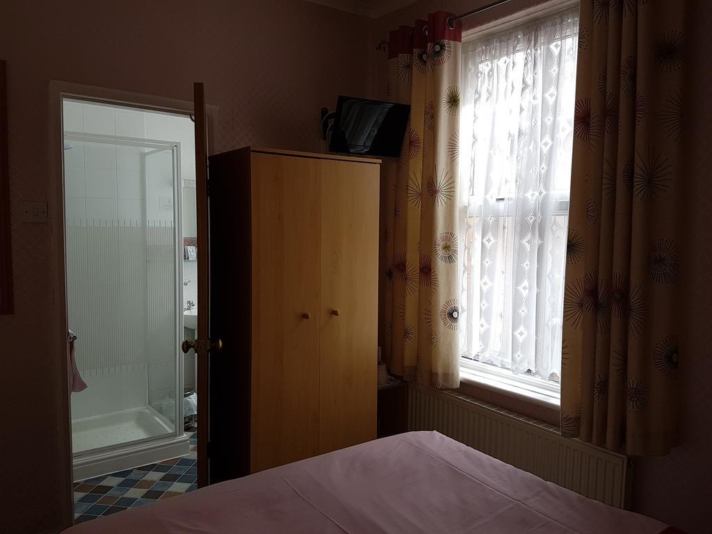 Bed and Breakfast Kings Court Families & Couples Blackpool Esterno foto