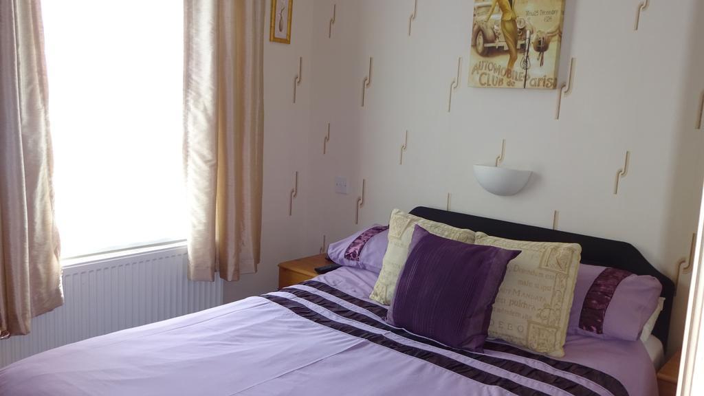 Bed and Breakfast Kings Court Families & Couples Blackpool Esterno foto