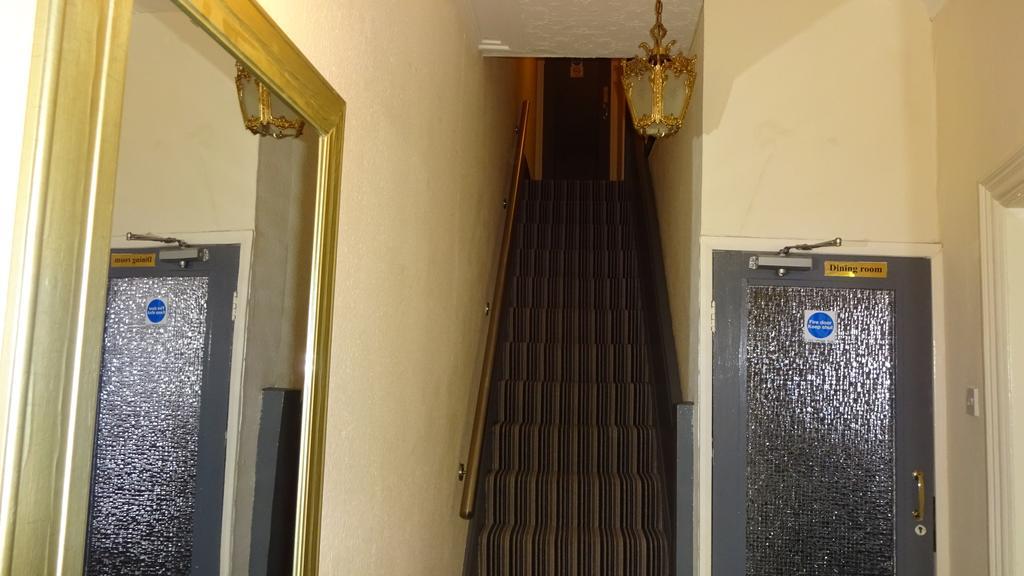 Bed and Breakfast Kings Court Families & Couples Blackpool Esterno foto