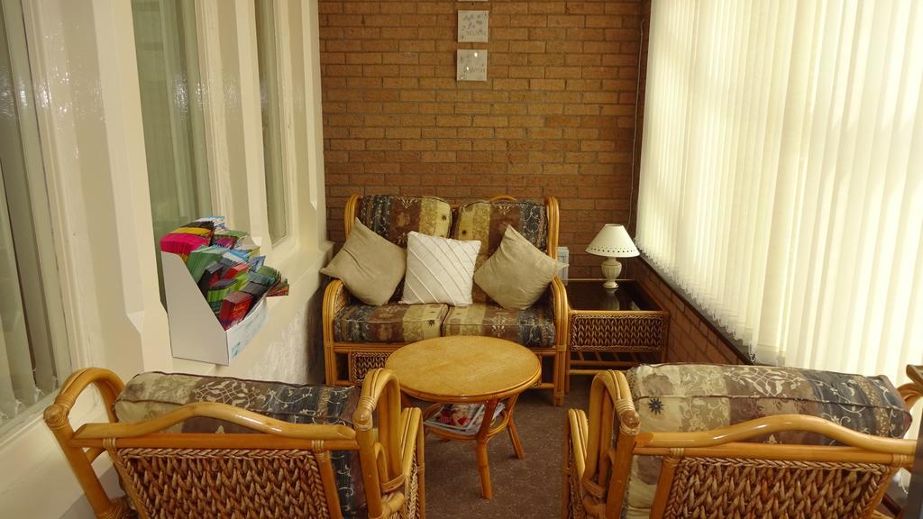 Bed and Breakfast Kings Court Families & Couples Blackpool Esterno foto
