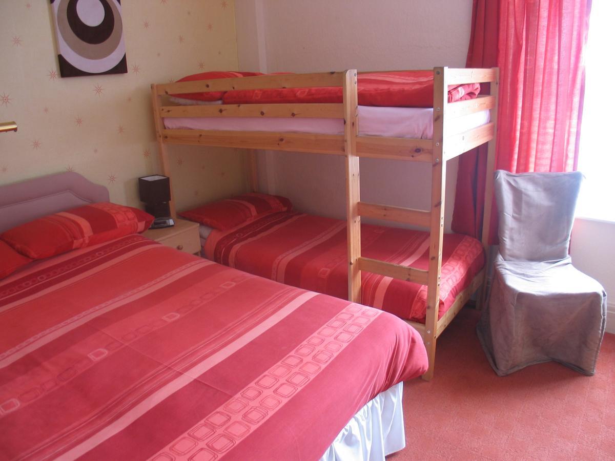 Bed and Breakfast Kings Court Families & Couples Blackpool Esterno foto