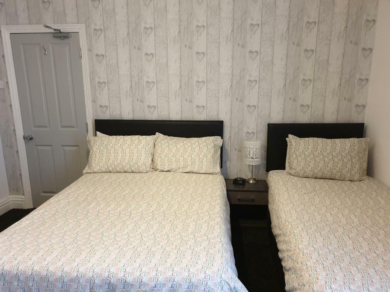 Bed and Breakfast Kings Court Families & Couples Blackpool Esterno foto
